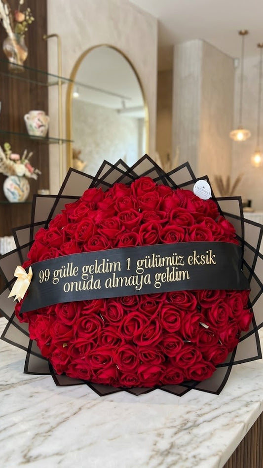 Samtrosen-Strauß 99 Rote Rosen mit Liebesband