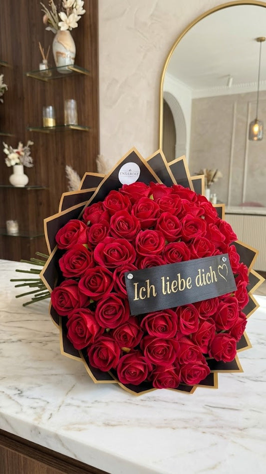 Samtrosen-Strauß „Ich liebe dich” – Rote Rosen mit Liebesband