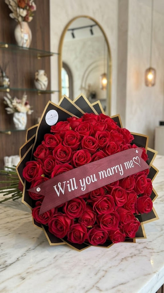 Samtrosen-Strauß „Proposal Red” – Rote Rosen mit „Will you marry me”-Band