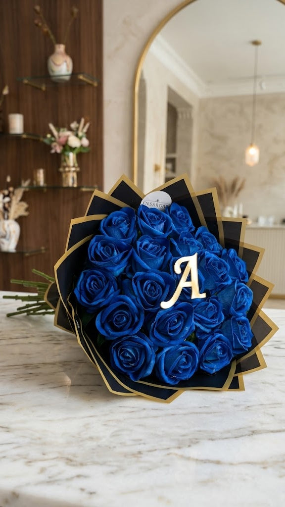 20 Samtrosen-Strauß „Royal Blue” – Blaue Rosen mit Wunschbuchstabe
